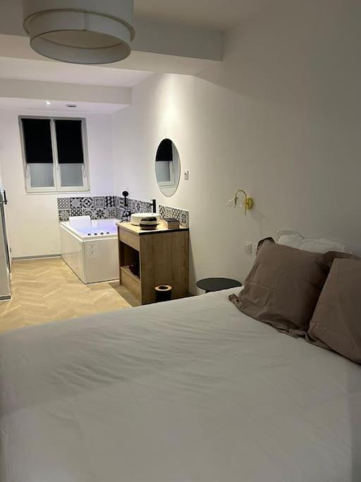 Appartement Spa 2 Pers-Couteliers-Centre Ville Moulins  Luaran gambar